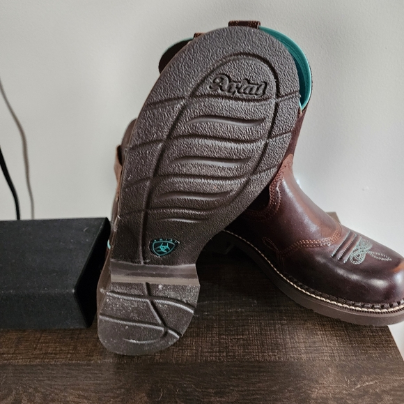 Ariat Women's Boots - Picture 6 of 8